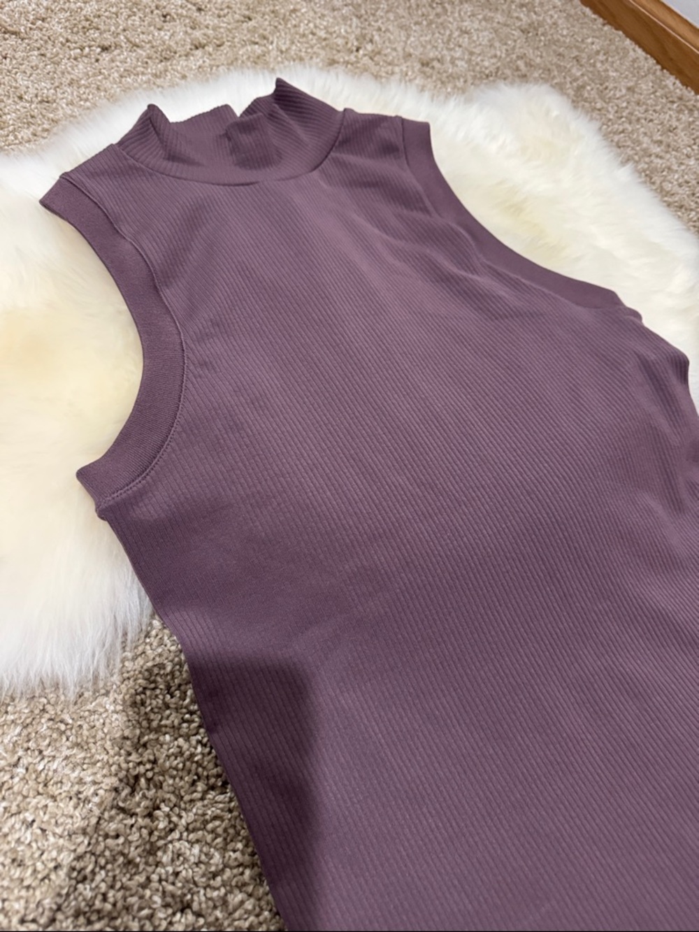 NWOT Athleta Renew Purple Plum Seemless Sleeveless Mock Neck Ribbed Tank Size S - Picture 3 of 5